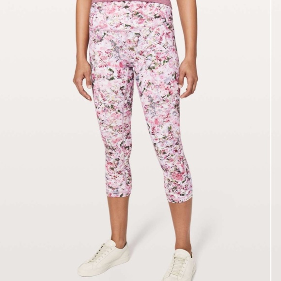 Lululemon Wunder Under Crop (Hi-Rise) *Full-On Luxtreme 21" - Picture 1 of 2